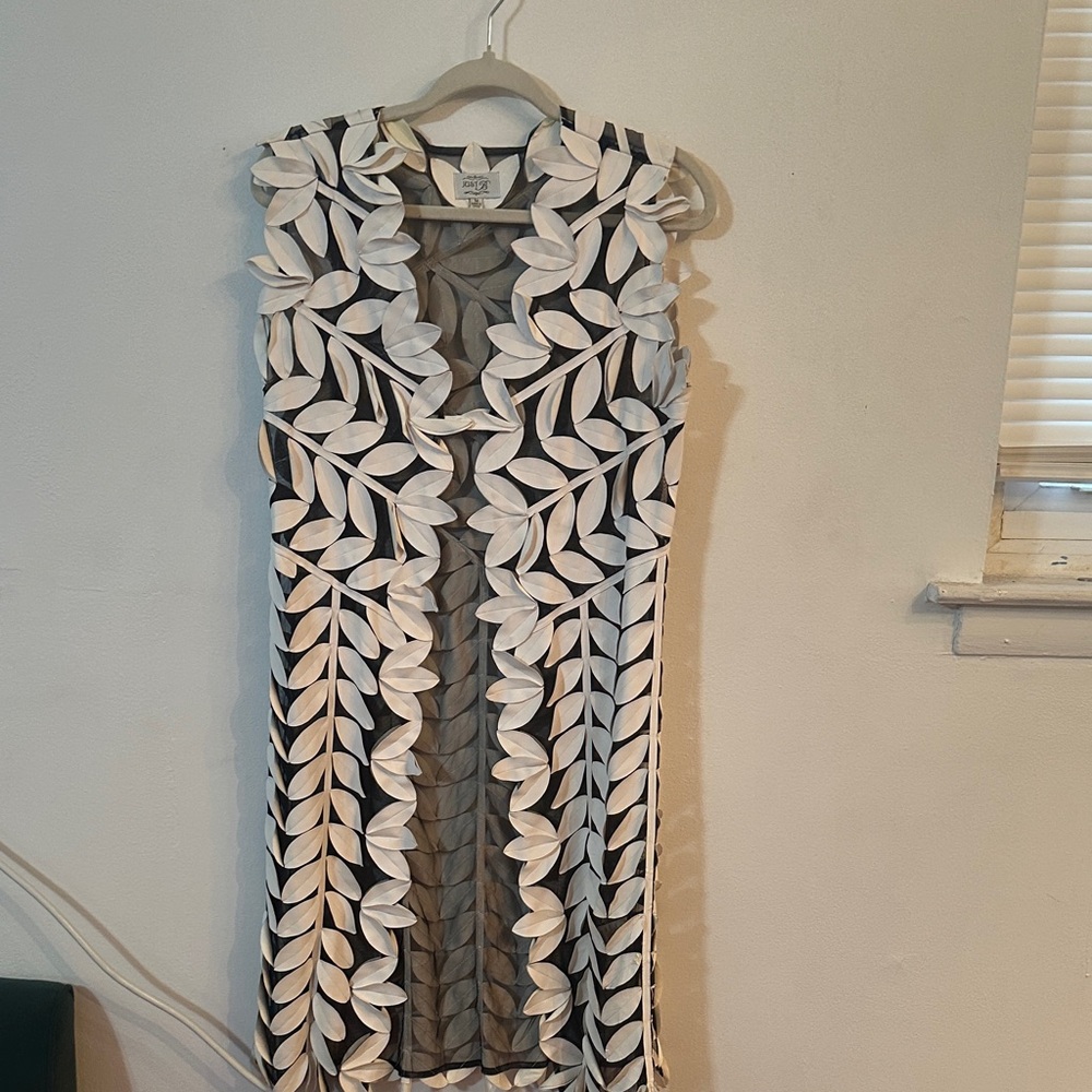 Chic Black and White Leaf Pattern Midi Dress